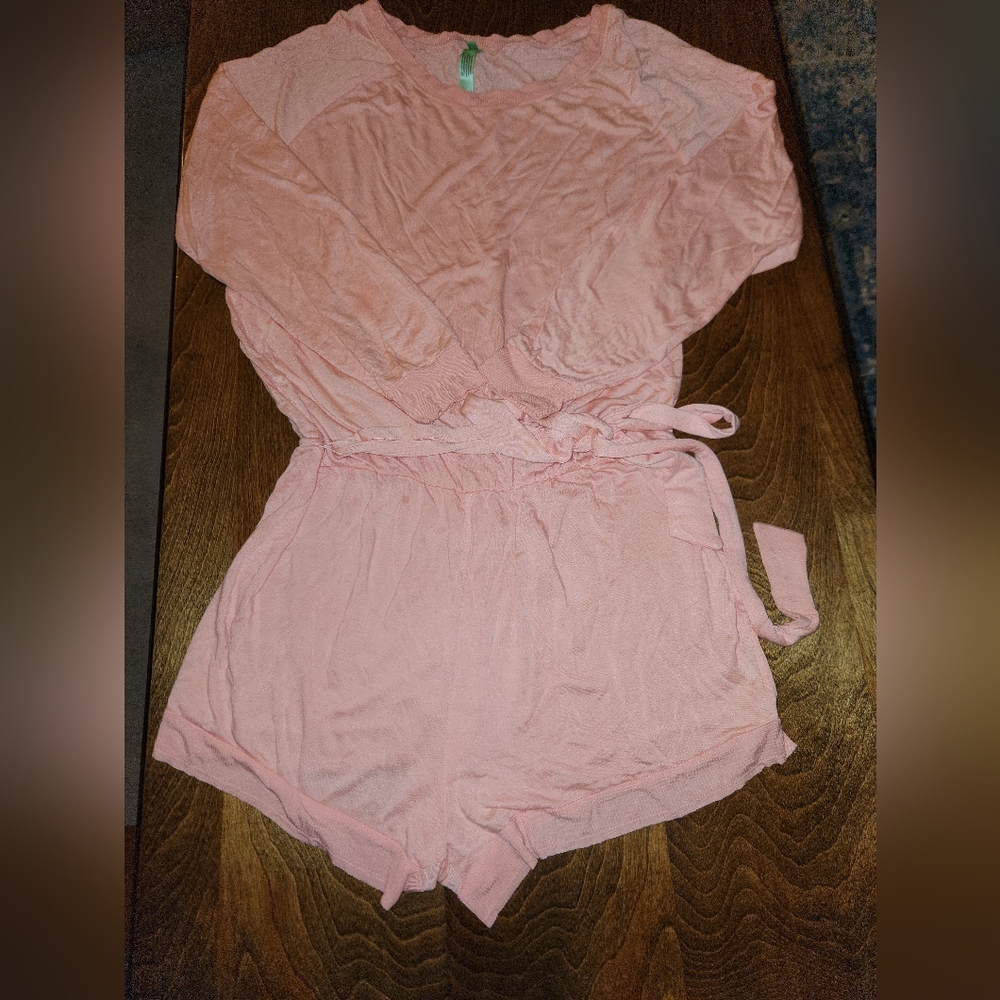 Honeydew pajama romper. Peach. Size small.